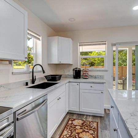 Вилла Charming Westport Abode With Hot Tub, Deck And Yard! Экстерьер фото