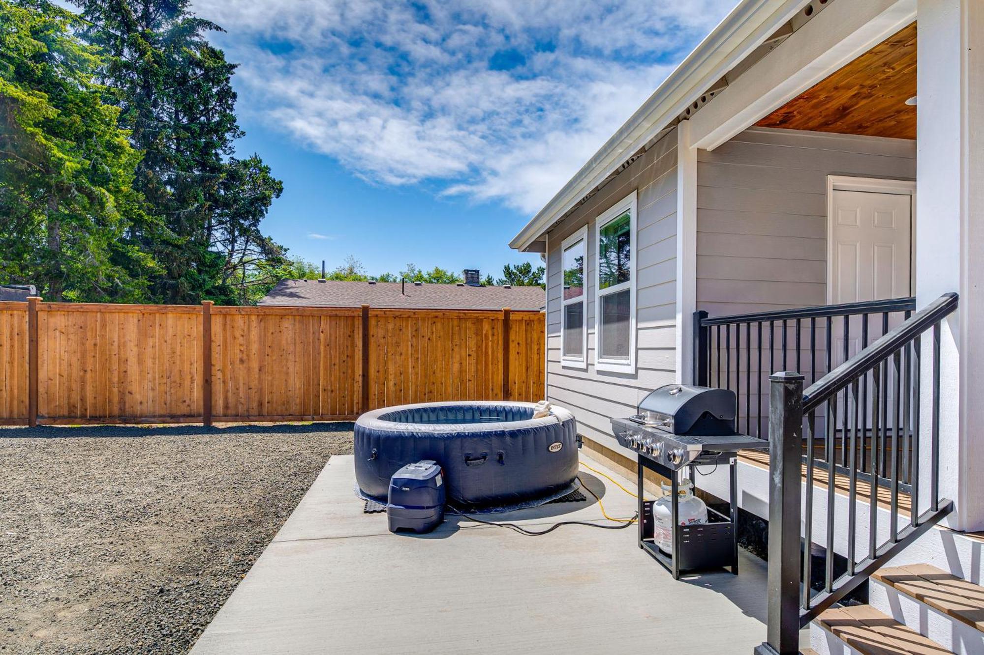 Вилла Charming Westport Abode With Hot Tub, Deck And Yard! Экстерьер фото